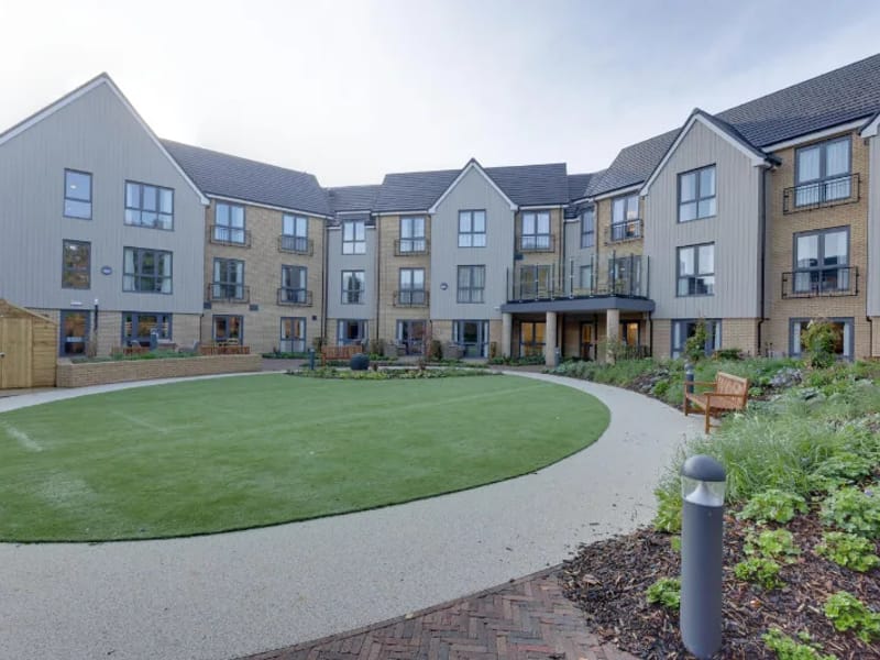 Montfort Manor in Ashford, England photo 2