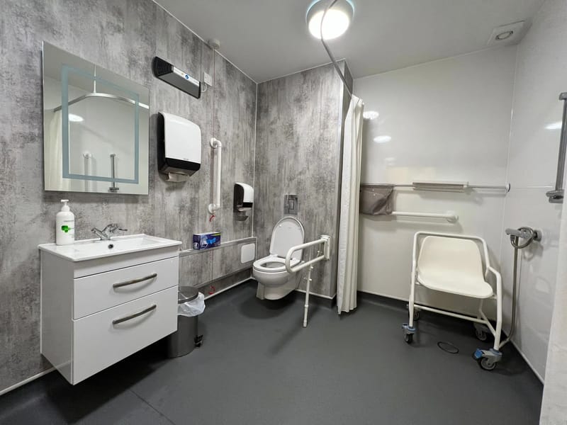 The Oaks Residential Care Home - Nursing Home in Upminster, England photo 2