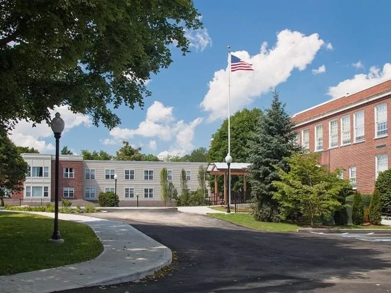 The Residence At Pearl Street - Assisted Living in Reading, MA photo 3