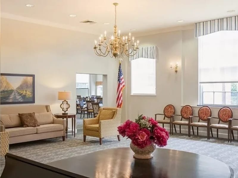 The Residence At Pearl Street - Assisted Living in Reading, MA photo 2