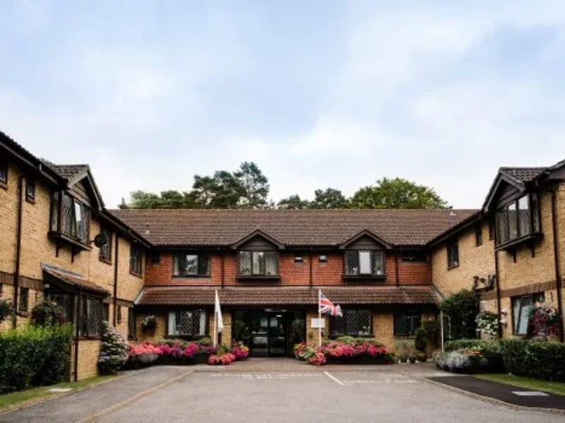 Cedar Lodge Nursing Home - Nursing Home in Camberley, England photo 2