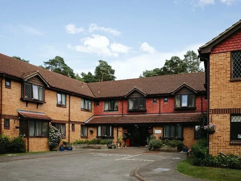 Cedar Lodge Nursing Home - Nursing Home in Camberley, England photo 3