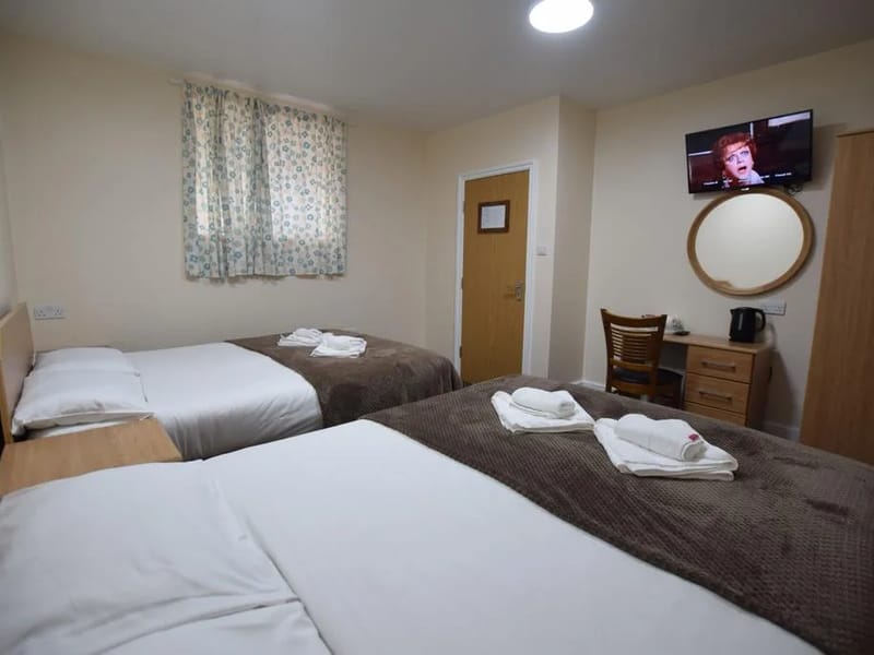 Tomswood Lodge Limited - Nursing Home in Ilford, England photo 2