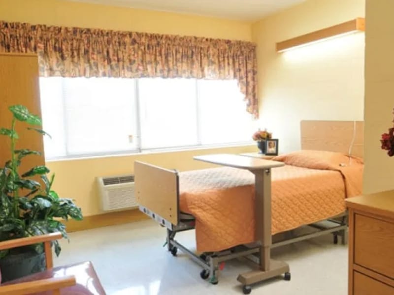 Lighthouse Rehabilitation & Healthcare Center - Nursing Home in Selma, AL photo 3