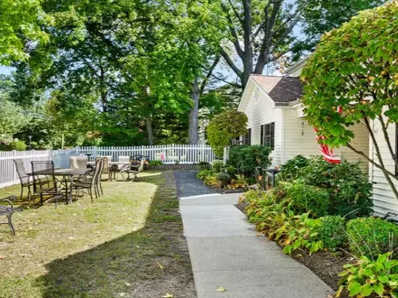 Fox Trail Memory Care Living Hillsdale West - Nursing Home in Hillsdale, NJ photo 3