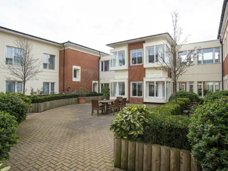 Manor Lodge - Assisted Living in Chelmsford, England photo 2