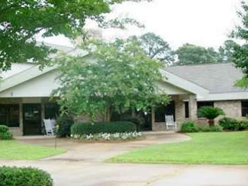 The Oaks Care Center - Nursing Home in Pineville, LA photo 2