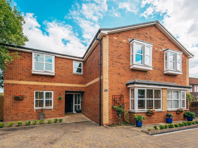 Reach Ivy Cottage in Aylesbury, England photo 1