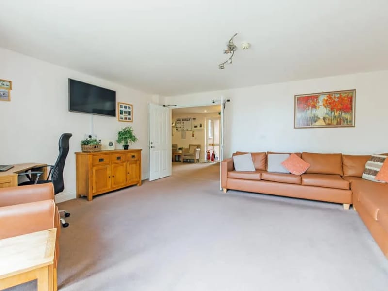 Reach Ivy Cottage in Aylesbury, England photo 2