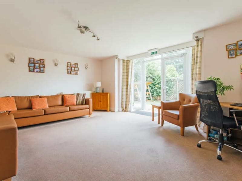 Reach Ivy Cottage in Aylesbury, England photo 3