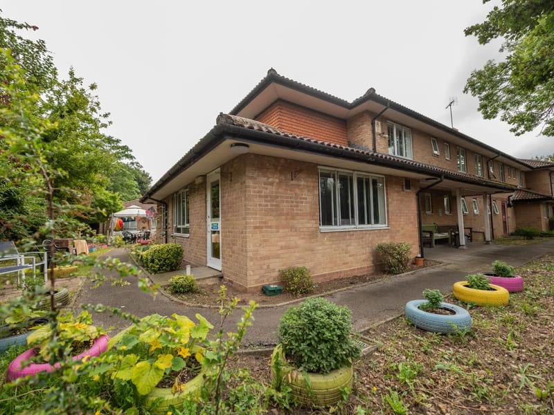 Kent House - Nursing Home in Harrow, England photo 3