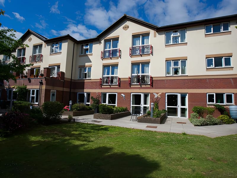 Knights' Grove Care Home in Southampton, England photo 1