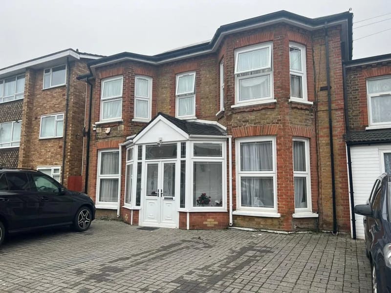 Hillsview - Eastwood House - Assisted Living in Ilford, England photo 2