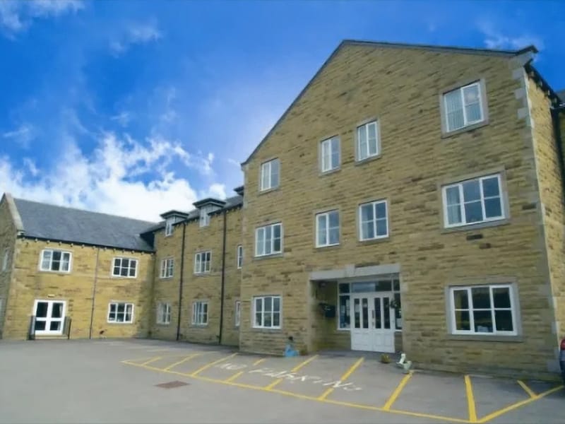 Laurel Bank Care Home - Nursing Home in Bradford, England photo 3