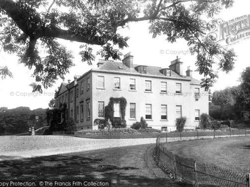 Dunblane House - Assisted Living in Blackpool, England photo 2