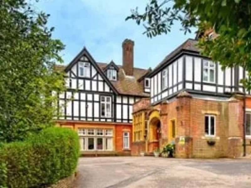 Wolfe House Care Home - Assisted Living in Oxted, England photo 3