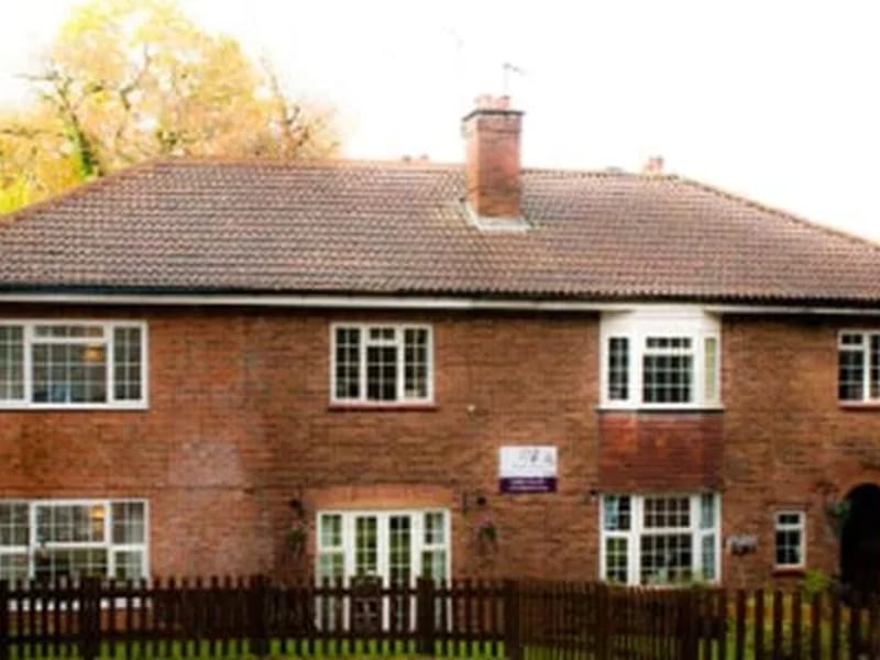 Wolfe House Care Home - Assisted Living in Oxted, England photo 2