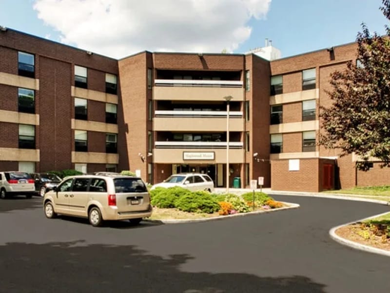 Maplewood Rehabilitation Center - Nursing Home in Maplewood, MN photo 2