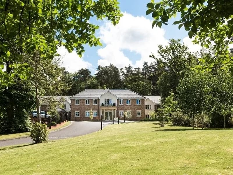 Holly Lodge Nursing Home - Nursing Home in Camberley, England photo 2