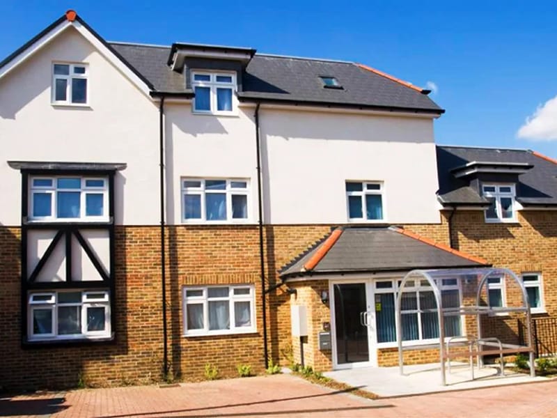 Wallace Crescent - Assisted Living in Carshalton, England photo 2