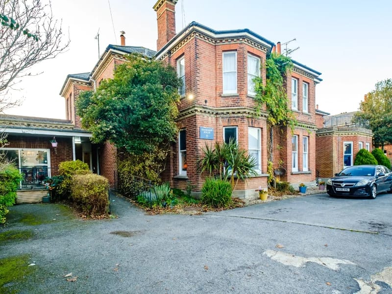 Bramshaw House - Assisted Living in Worthing, England photo 1