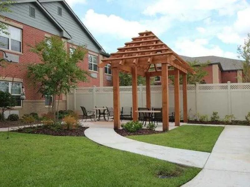 Oak Pointe Of Neosho - Assisted Living in Neosho, MO photo 3