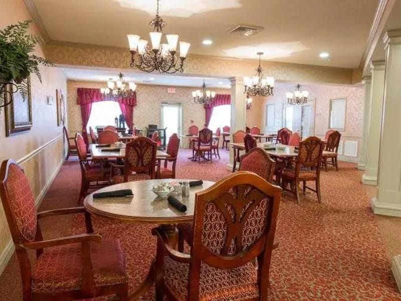 Oak Pointe Of Neosho - Assisted Living in Neosho, MO photo 5