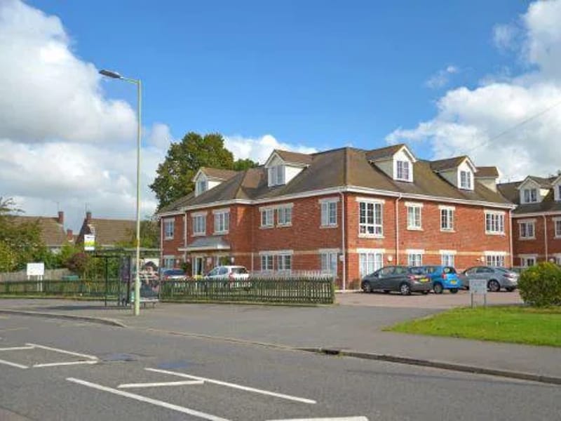 Lancaster Court - Assisted Living in Watford, England photo 3