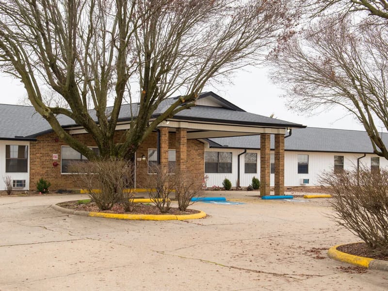 Daybreak Nursing Center - Nursing Home in Sikeston, MO photo 3