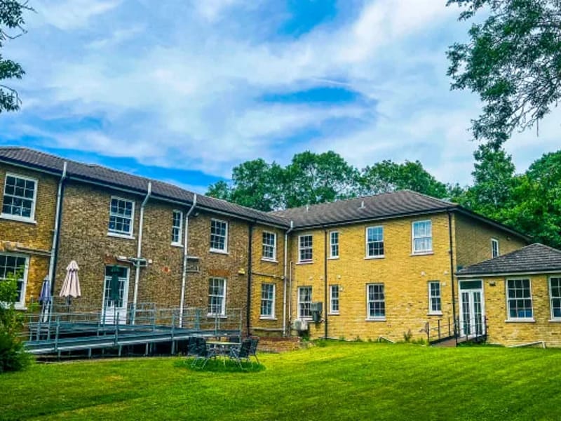 Kentwood House - Assisted Living in Dartford, England photo 3