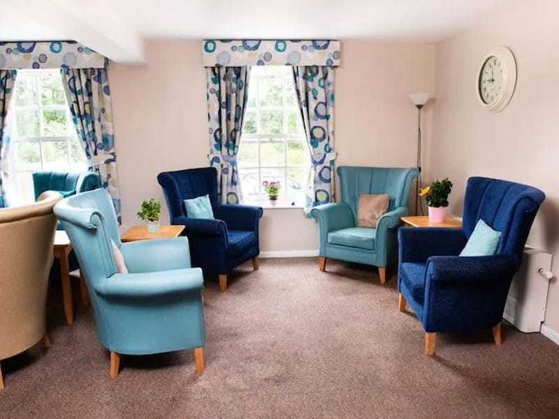 Smalley Hall Care Home - Nursing Home in Ilkeston, England photo 3