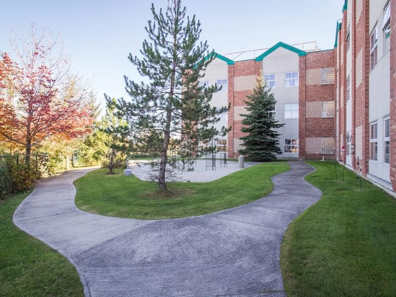 Hawthorn Woods Community - Nursing Home in Brampton, ON photo 3