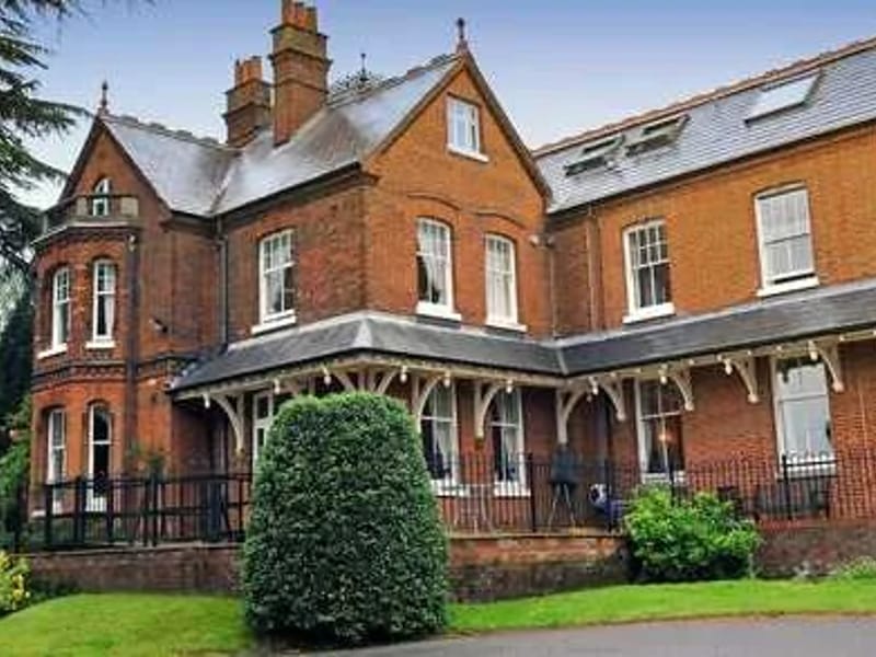 Highbury Rise - Assisted Living in Hitchin, England photo 2