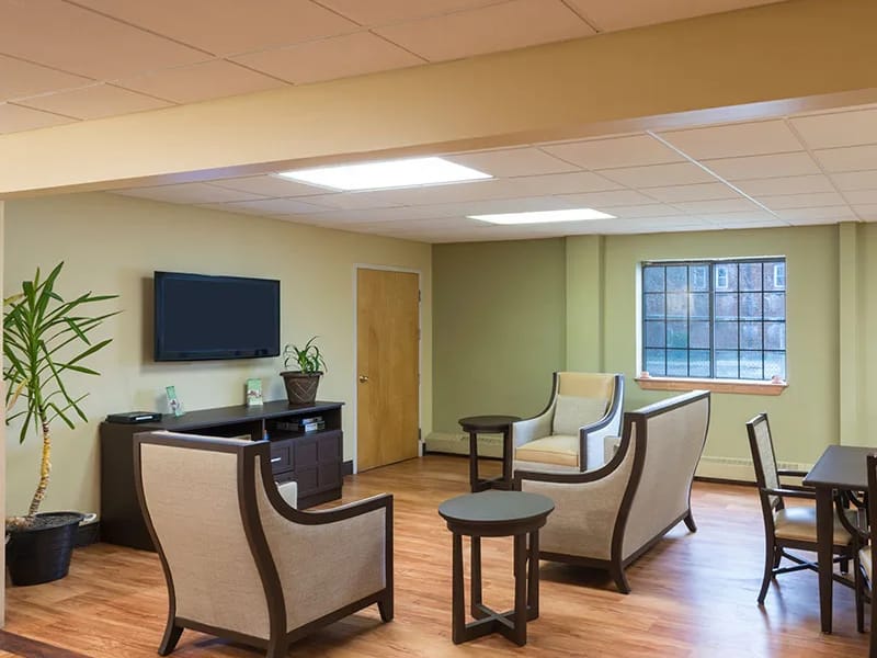 Crawford Manor Healthcare Center - Nursing Home in Cleveland, OH photo 2
