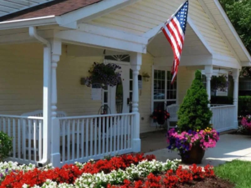 Arden Courts (Parma) - Assisted Living in Middleburg Heights, OH photo 2