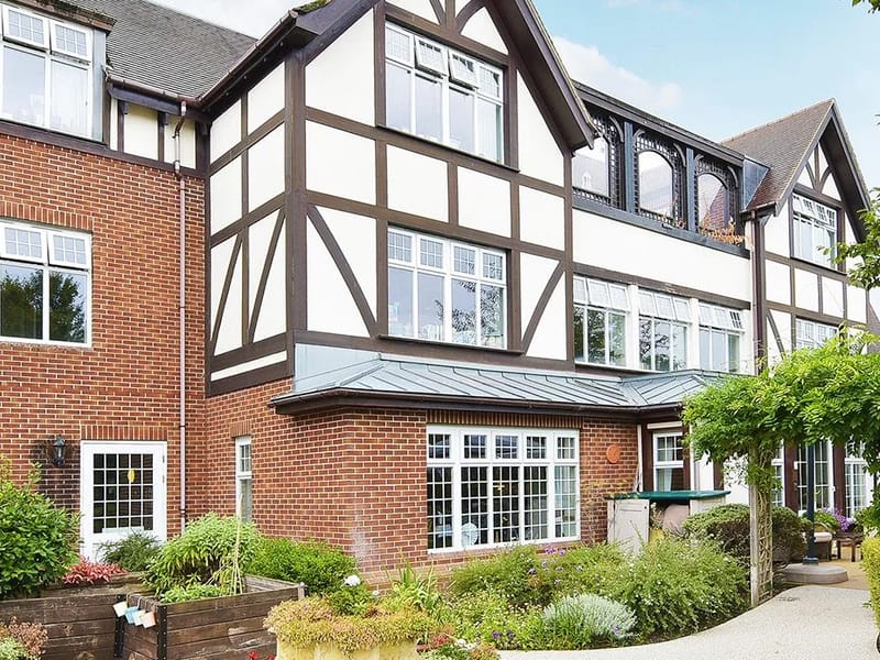 Guildford House Care Home - Nursing Home in Guildford, England photo 2