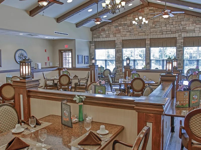 Bickford Of Greenwood - Assisted Living in Greenwood, IN photo 2