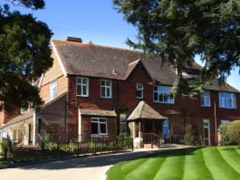 York Lodge - Assisted Living in Worthing, England photo 3