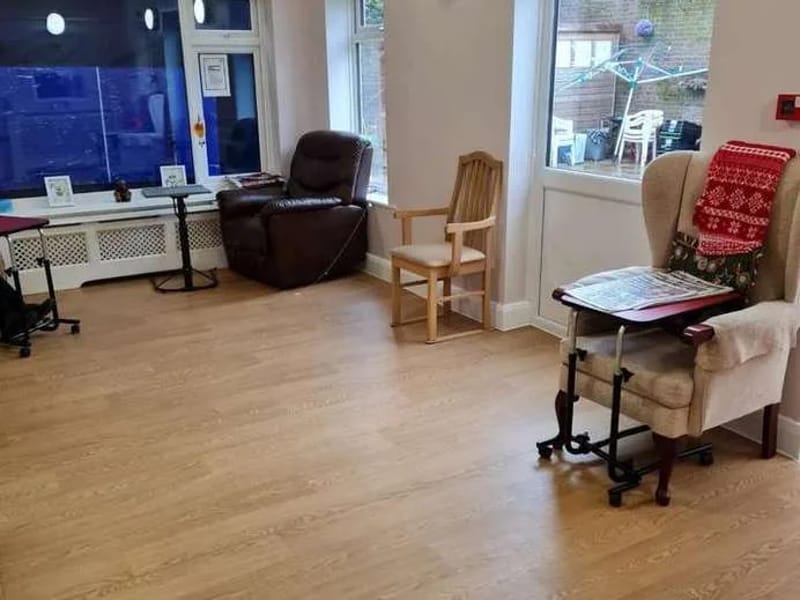 Tudor House - Assisted Living in Dunstable, England photo 2
