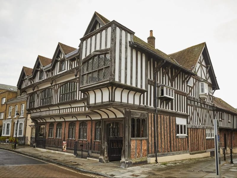 Tudor House - Assisted Living in Dunstable, England photo 3