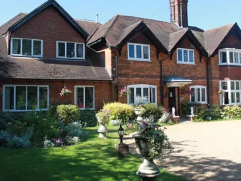 Oak Cottage in Hatfield, England photo 1