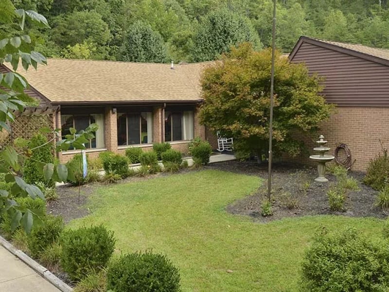 Lincoln Healthcare Center - Nursing Home in Hamlin, WV photo 2