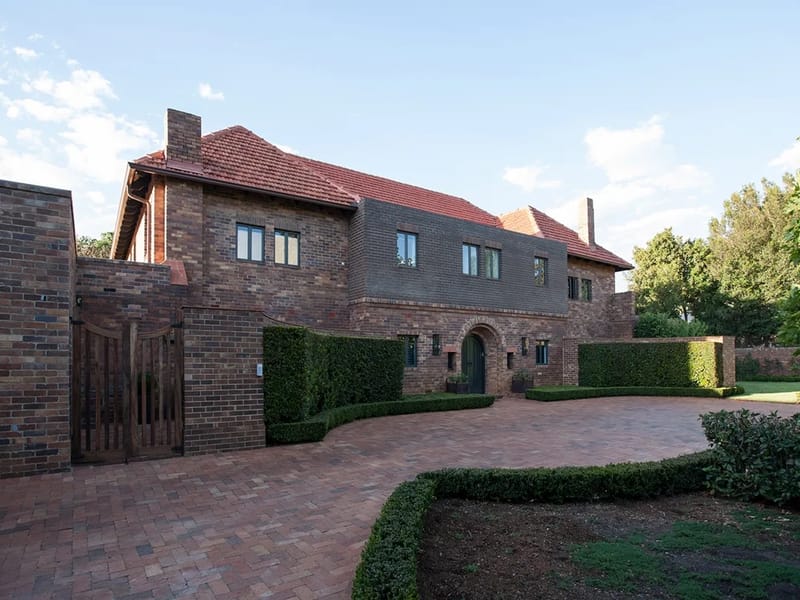 Manor House Residential Home - Nursing Home in Morden, England photo 4