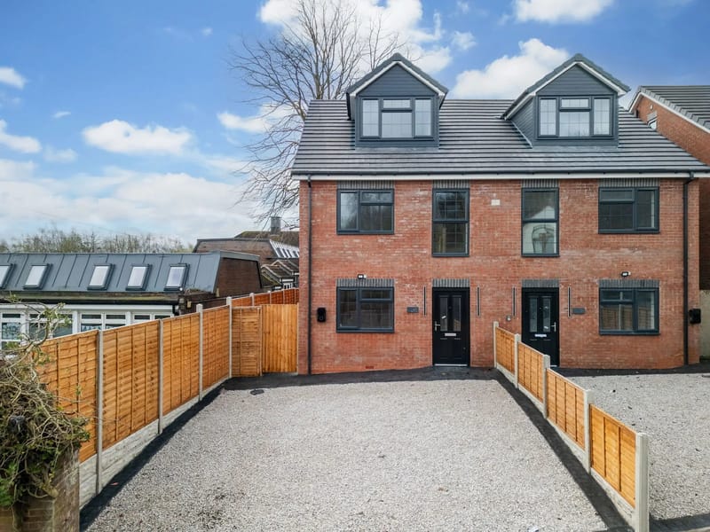 Cedar Road - Assisted Living in Dudley, England photo 2