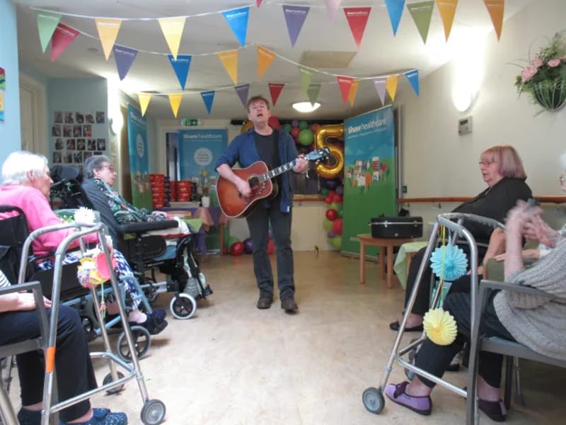 Burleys Wood - Nursing Home in Crawley, England photo 2