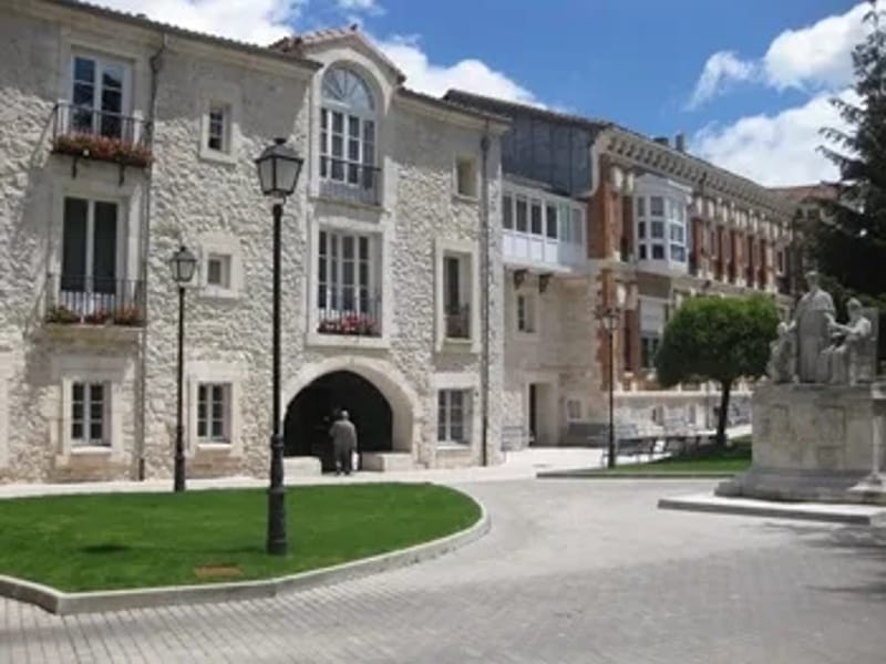 Hogar Residencia San  Julian Y San  Quirce - Hogar de Ancianos in Burgos, Castilla y León photo 1