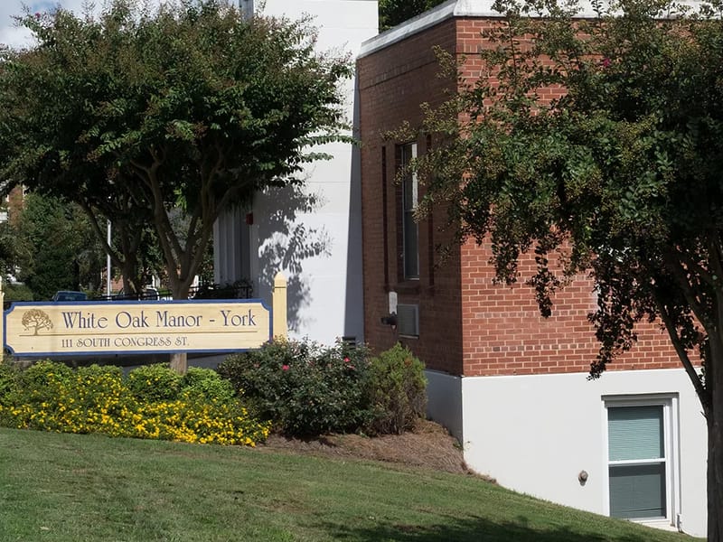 White Oak Manor - Columbia — Nursing Home, Columbia, SC · photo 3