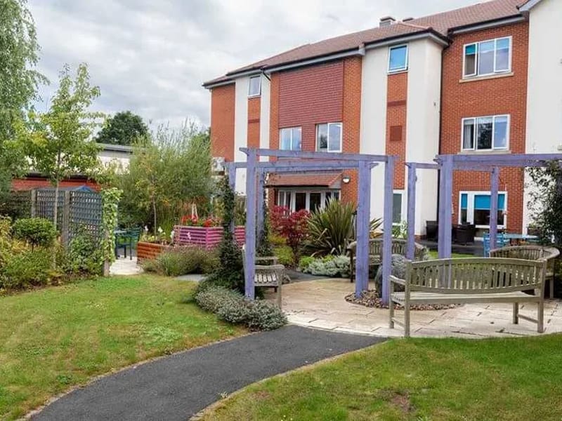 Bishops Manor - Assisted Living in Sutton Coldfield, England photo 3
