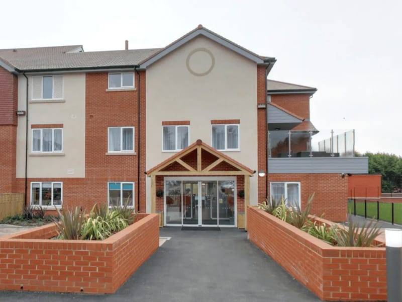 Bishops Manor - Assisted Living in Sutton Coldfield, England photo 2