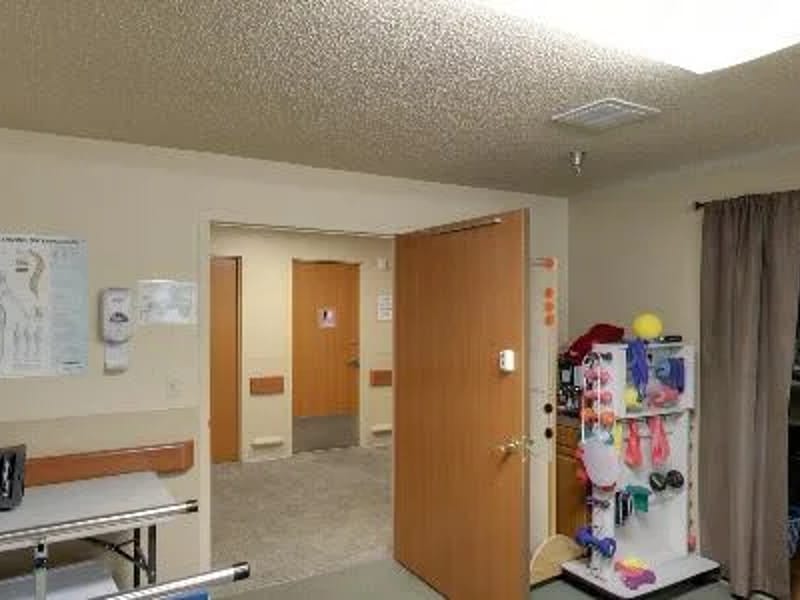 Hillside Heights Rehabilitation Center - Nursing Home in Eugene, OR photo 1